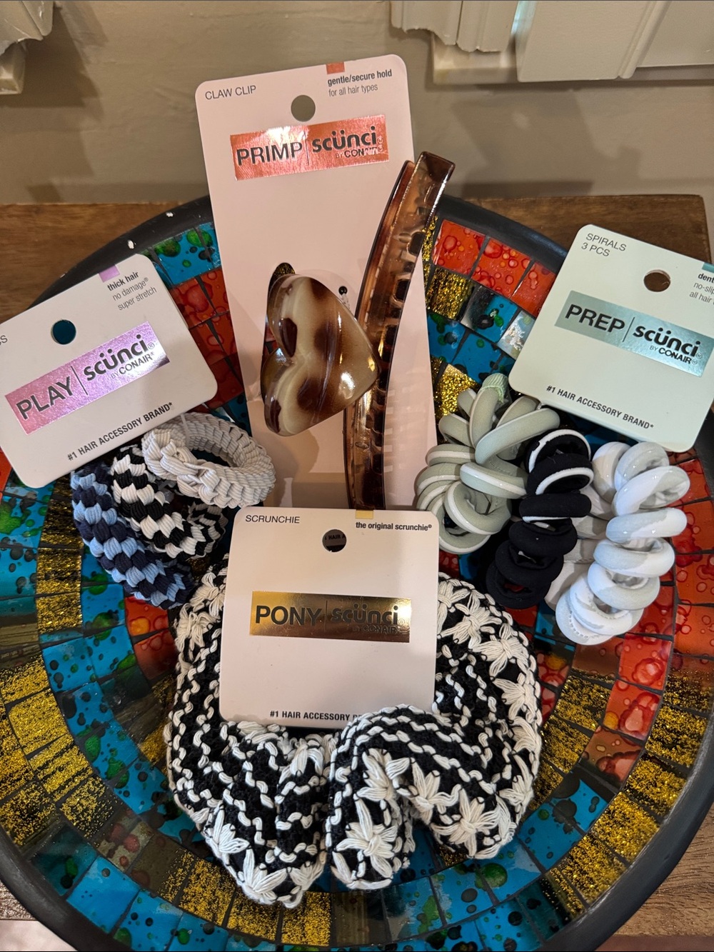 scunci (3) Scrunchie Set & Tortoiseshell Claw Clip